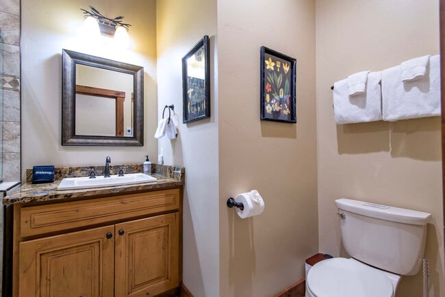 Building Photo - 1330 Larsen Ln