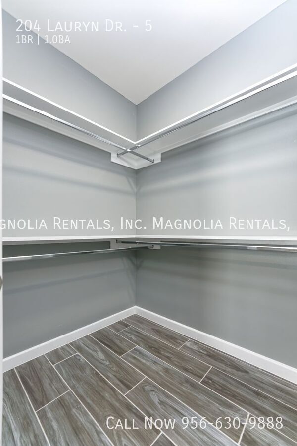 Building Photo - 204 Lauryn Dr