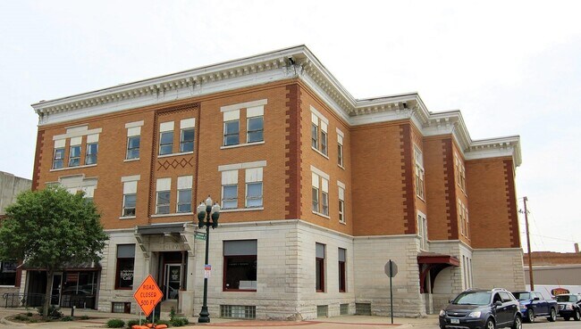 Building Photo - 231 W Main St