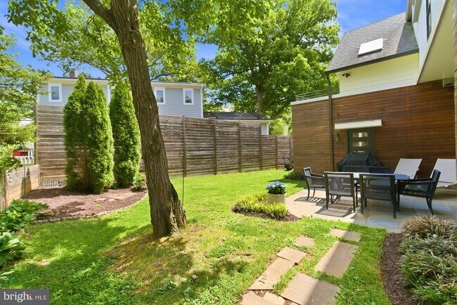 Building Photo - 1831 Opalocka Dr