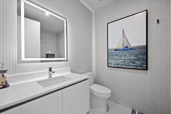 Building Photo - 220 Lake Shore Dr