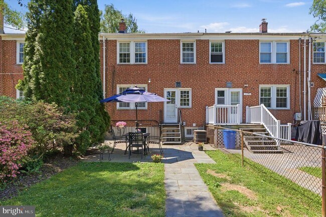 Building Photo - 6467 Blenheim Rd