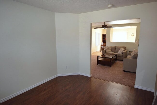 Building Photo - VISTA DEL NORTE 2 bedroom 2 bath 2/CG