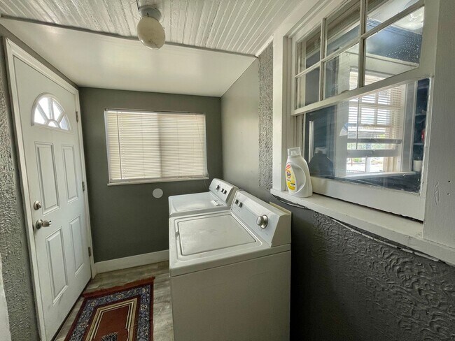 Building Photo - 1729 11th Ave