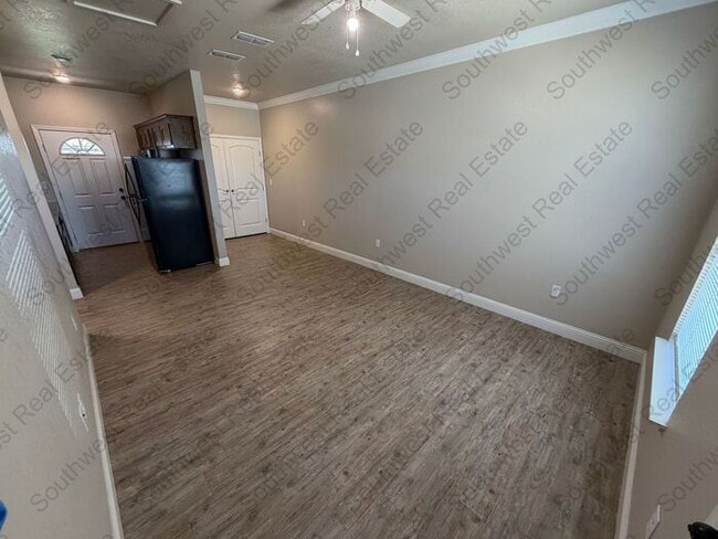 Building Photo - Spacious 1 bedroom 1 bath Apartment