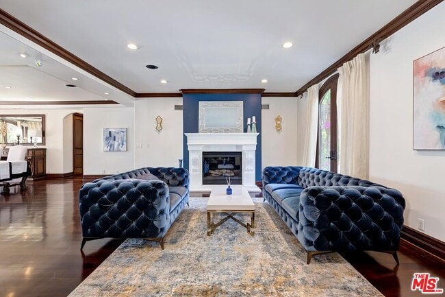 Building Photo - 6127 Rhodes Ave