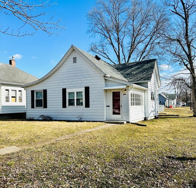 Primary Photo - Renovated 3-Bedroom Gem within walking dis...