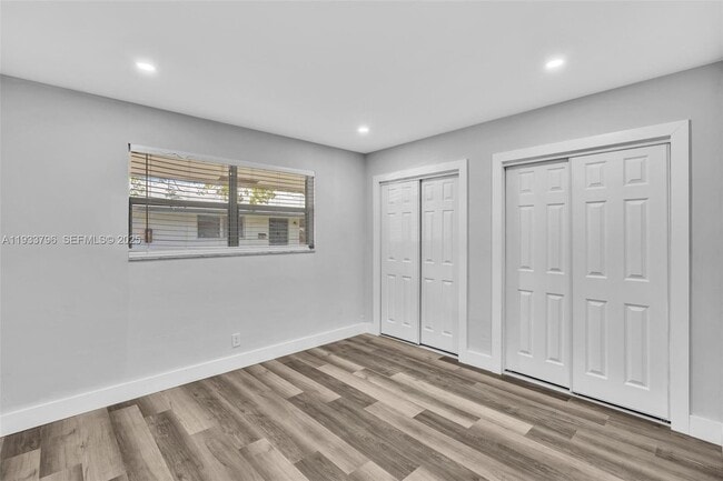 Building Photo - 329 SW 1st Ct