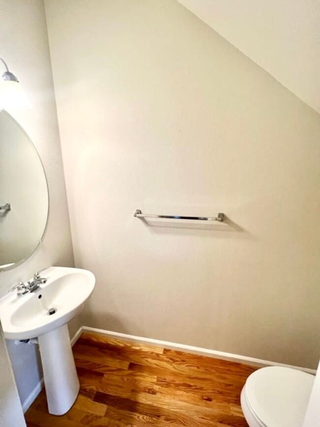 Building Photo - Centrally Located Townhouse Available!