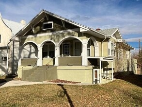 Building Photo - 1112 E 2nd St