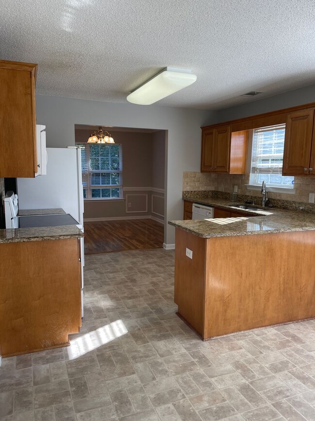 Building Photo - Discover Your Ideal Family Home in Pooler, Georgia!