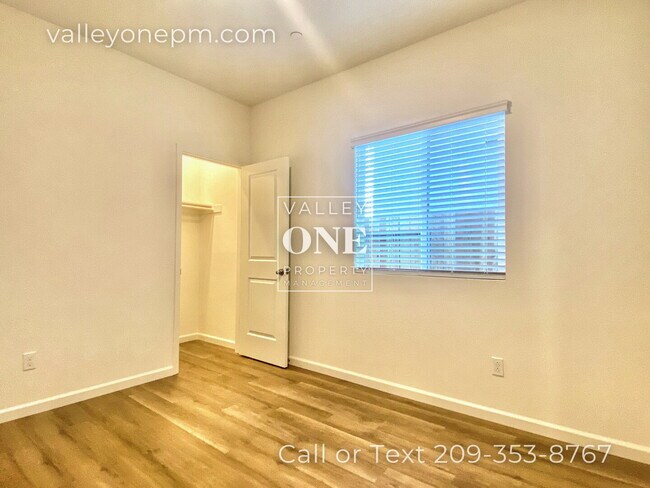 Building Photo - 936 Tipton Ln