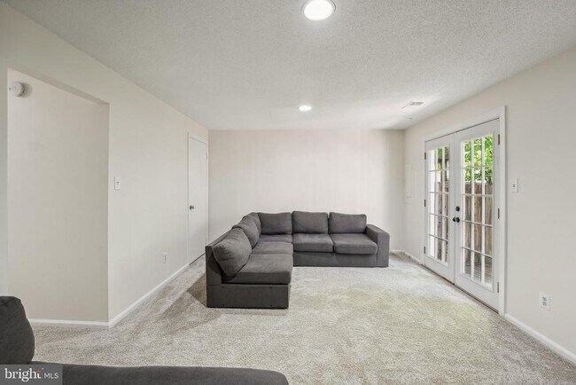 Building Photo - 71 Fendall Ave