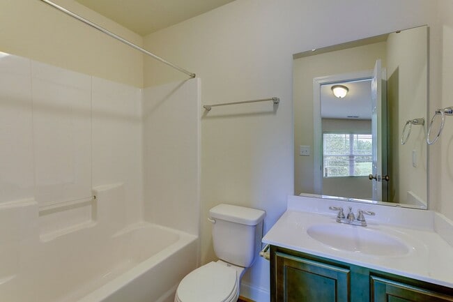 Building Photo - Two Story Townhome!