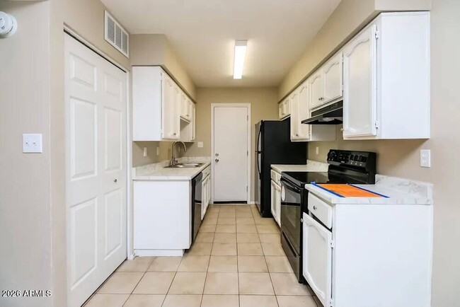 Building Photo - 535 S Udall