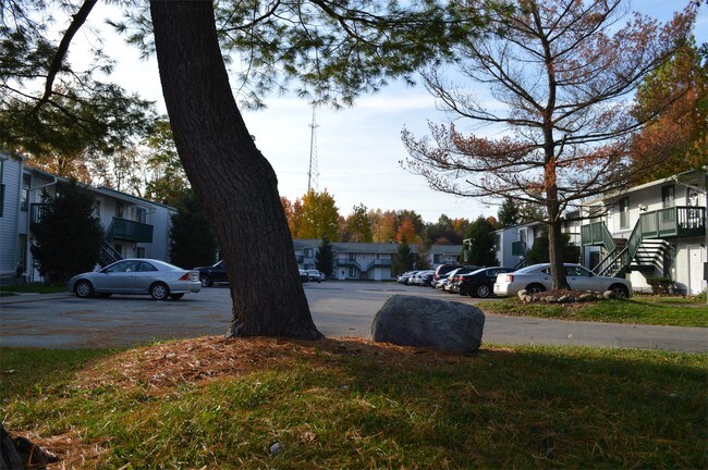 Building Photo - 1300 Brimfield Dr