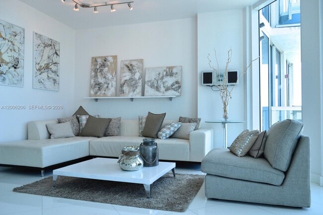 Building Photo - 6515 Collins Ave