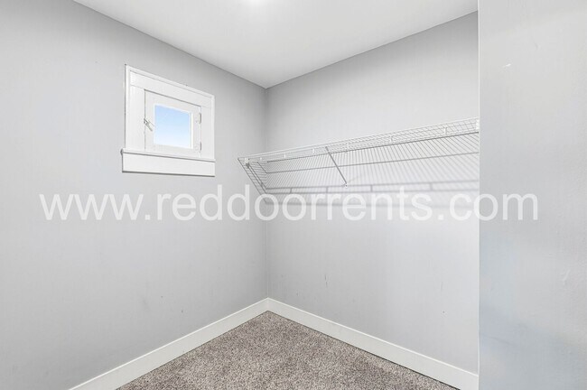 Building Photo - Spacious and Convenient 3-Bedroom Home in Indianapolis