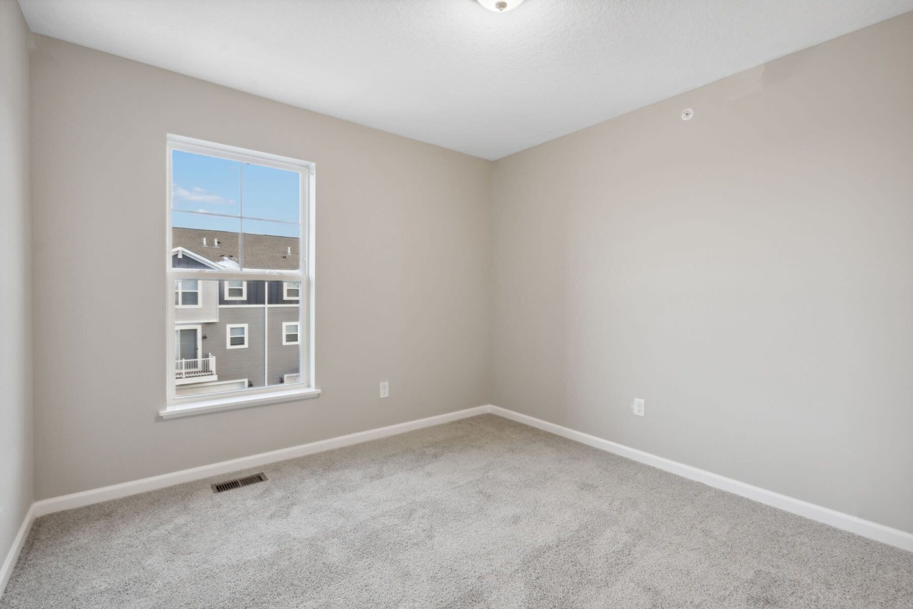 Building Photo - 13647 Marsh View Blvd