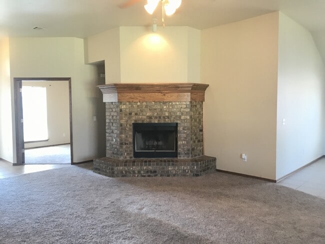 Building Photo - Open Plan - 3 Beds + Office - Moore Schools