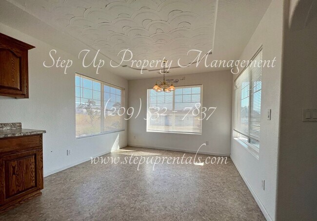 Building Photo - 9733 Rastro Way