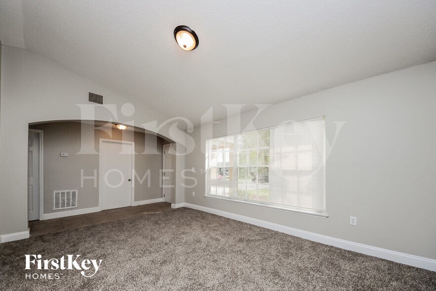 Building Photo - 256 Canterbury Ct