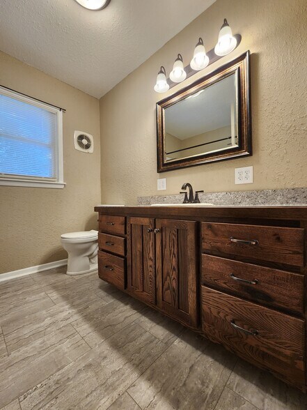 Building Photo - 1702 Clark Ave