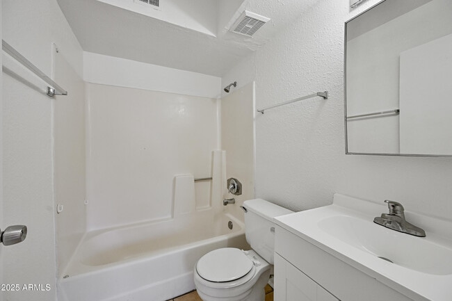 Building Photo - 10802 N 16th Ave