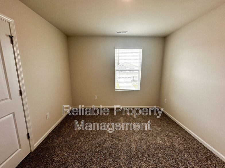 Building Photo - 121 Rushmore Ave