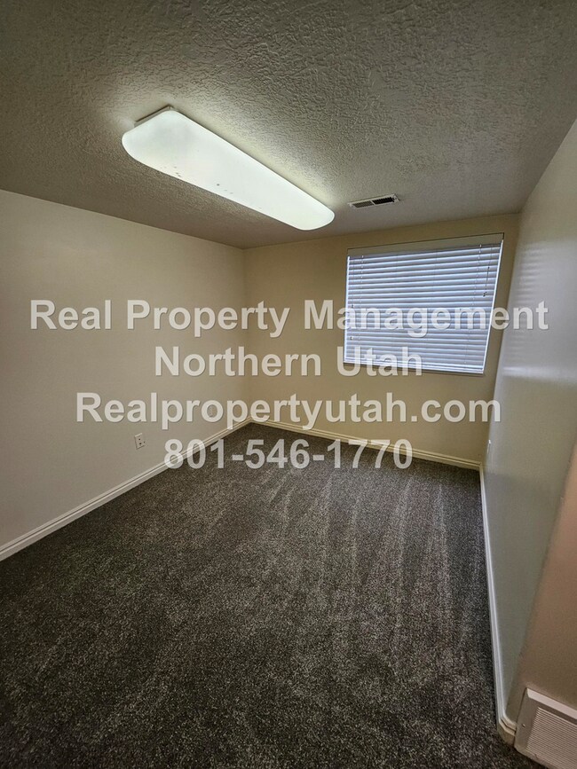 Building Photo - Beautiful 4 Bed 3 Bath Layton Home