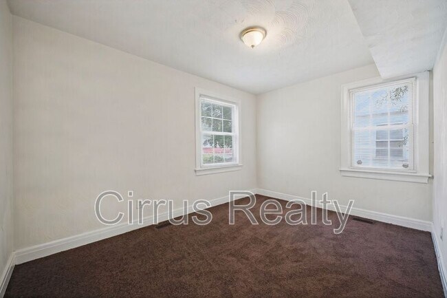 Building Photo - 428 Melville Rd
