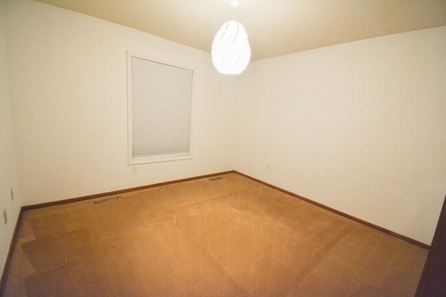 Building Photo - Well-Located 4BR Home in NW Rochester – Country Club Manor