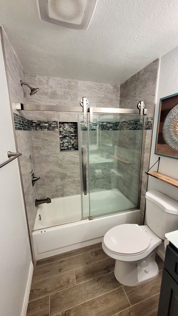 Building Photo - Downstairs 2 Bed 2 Bath Apartment in Gated Community!