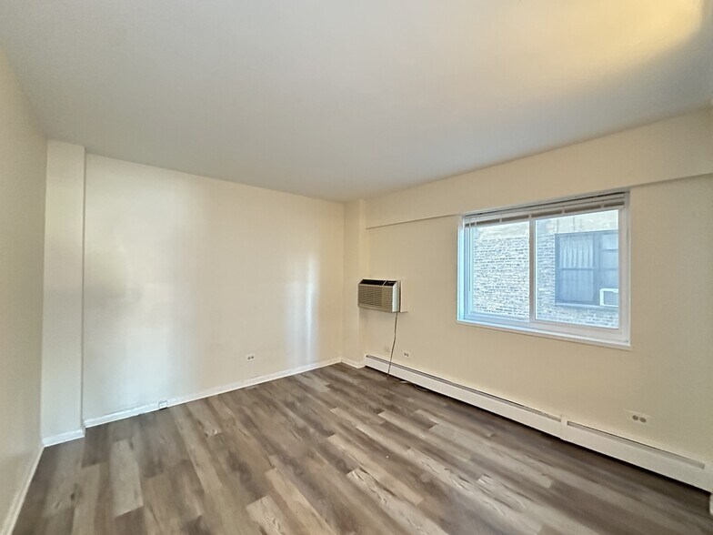 Building Photo - 1400 Chicago Ave