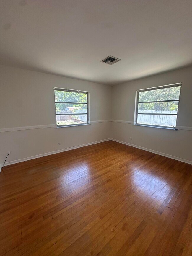 Building Photo - 2514 Gertrude Dr