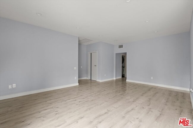Building Photo - 5534 Sylmar Ave