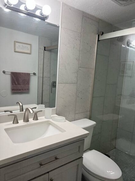 Building Photo - 1700 SW 16th Ct