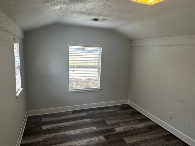 Building Photo - 775 Timor Ave