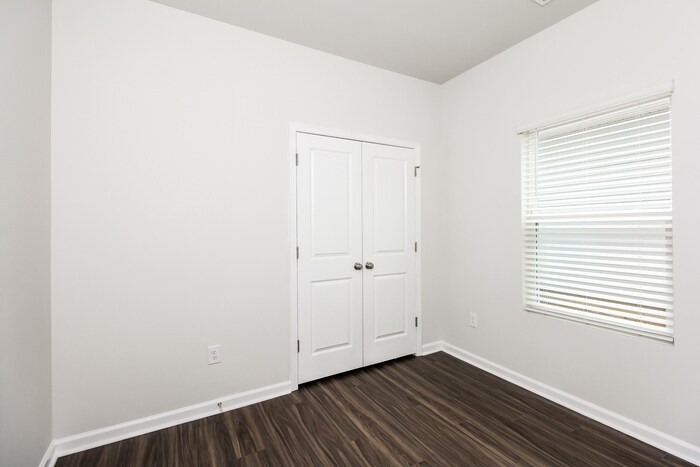 Building Photo - 212 Dorian Lp