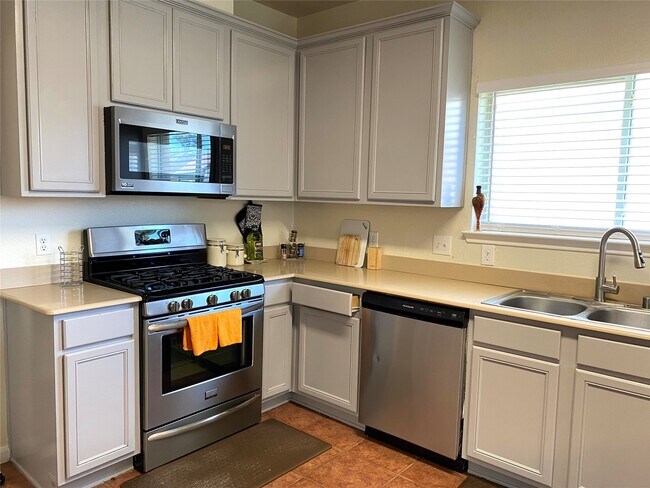 Building Photo - 8138 Wooded Terrace Ln