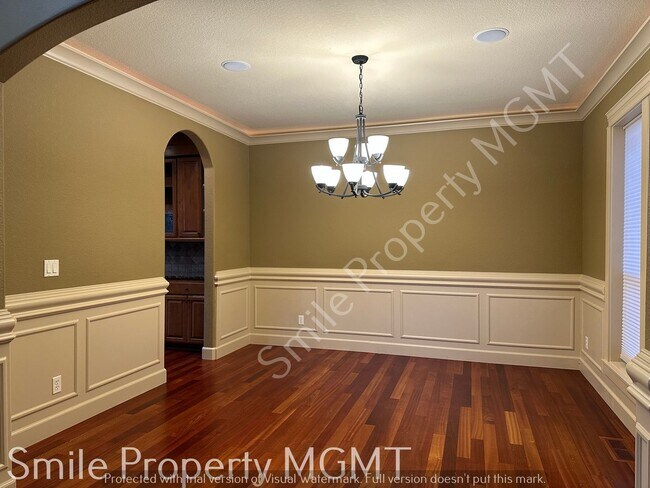 Building Photo - single house