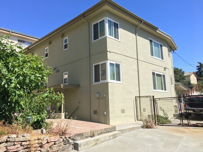 Building Photo - 739 Jean St