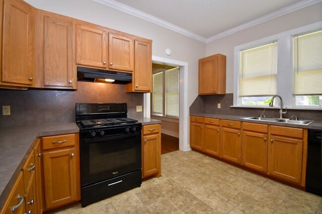 Building Photo - Cute Two Bedroom House, Close to LA Tech!