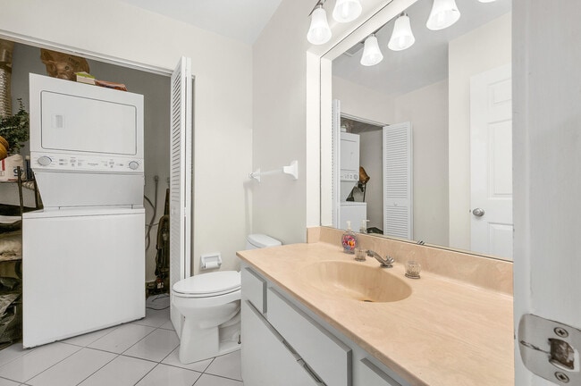 Building Photo - 584 SE 20th Ave