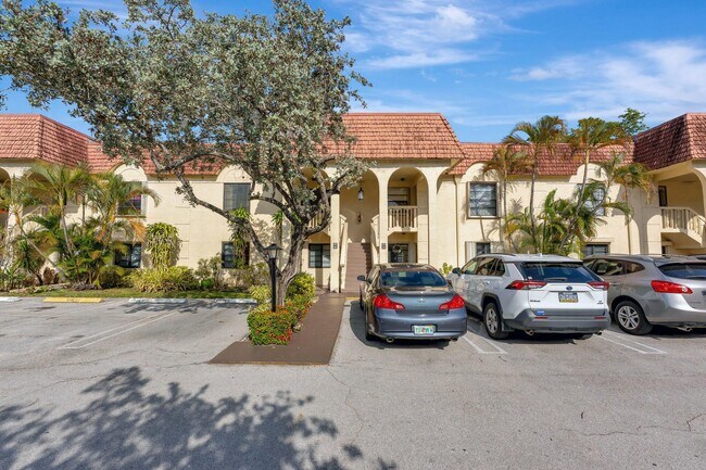Building Photo - 138 S Cypress Rd