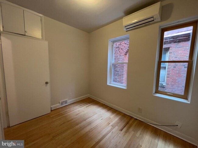 Building Photo - 2038 Locust St