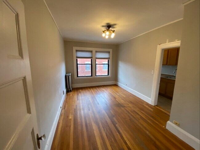 Building Photo - 9 Sewall Ave