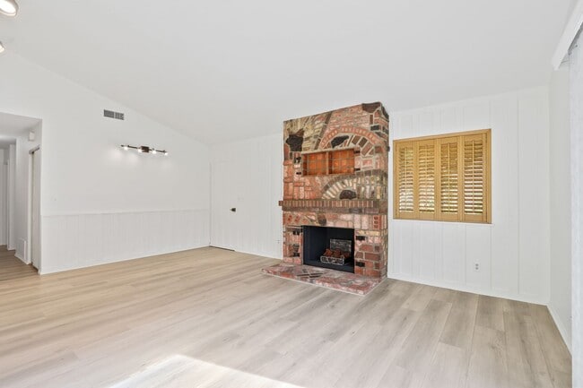 Building Photo - 31412 Windsong Dr