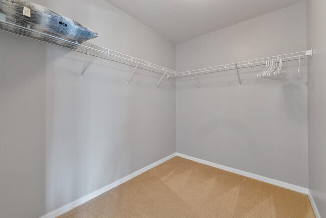 Building Photo - 453 Scrub Jay Way