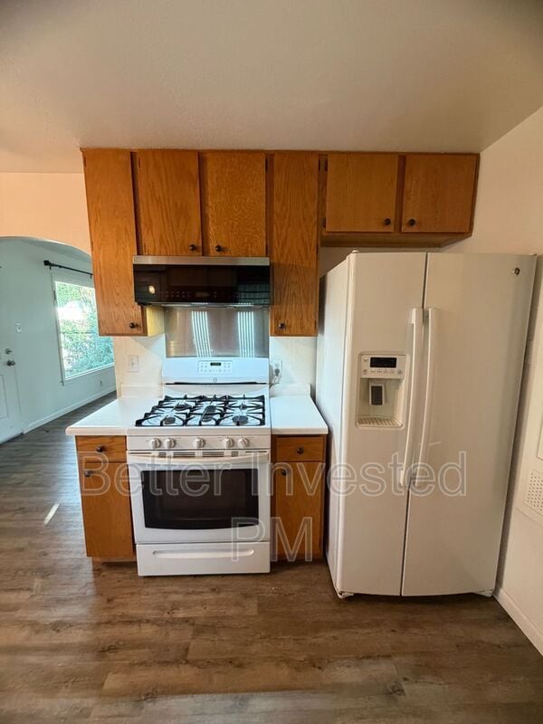 Building Photo - 727 N Pine St